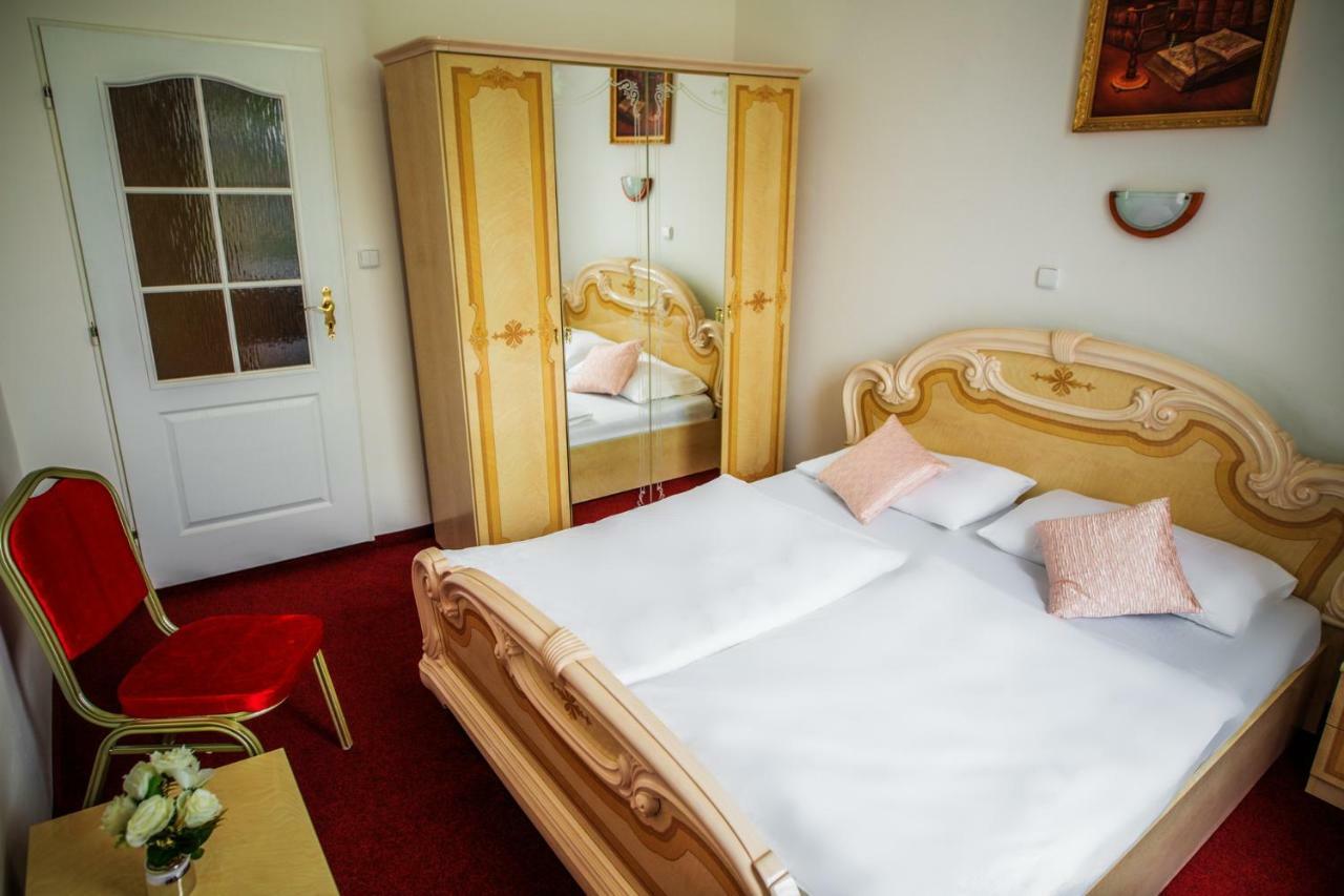 Hotel Dejmalik Litoměřice Exteriör bild